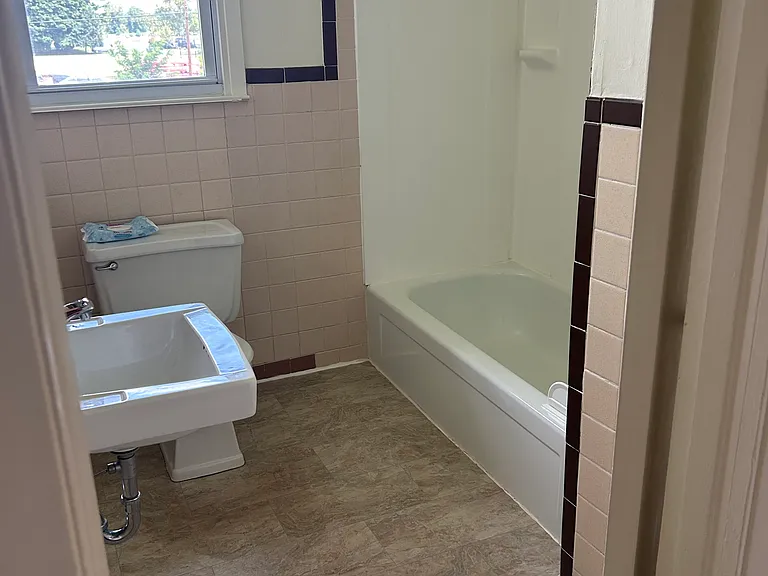 335 Brown St — Photo 19