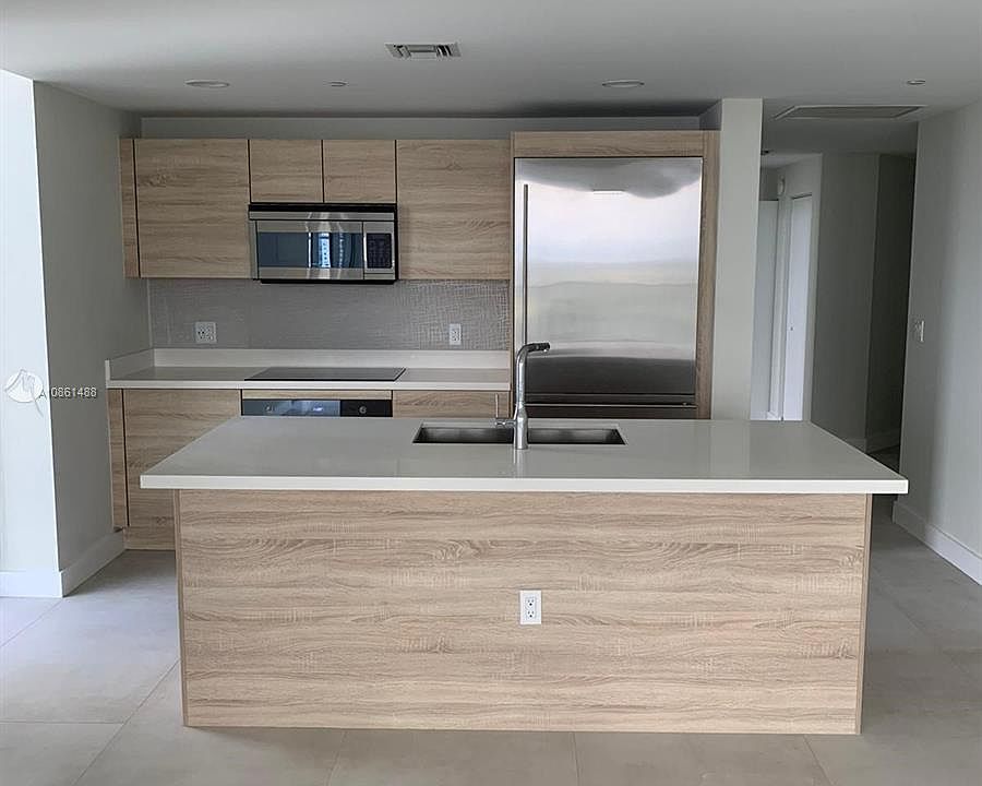 1st image of 16385 Biscayne Blvd Unit 2807
