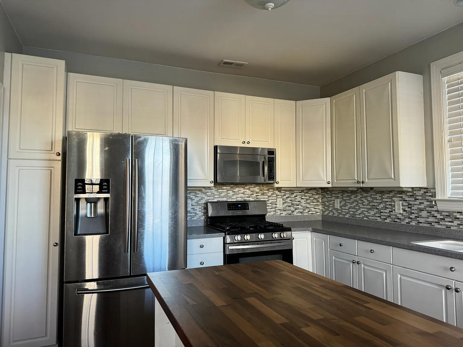 3 bed, 1901 sqft, $2,700 — Photo 4