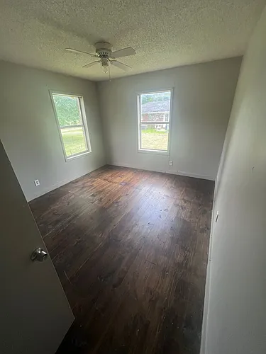 230- weekly Rent Photo 1