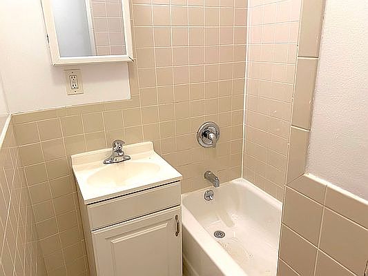 5th image of 76 E 7th St APT 21