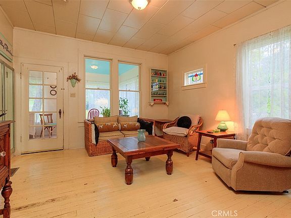 4th image of 915 Long Bar Rd