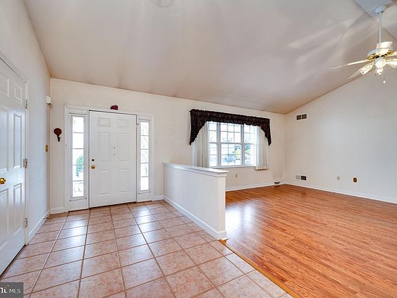 4th image of 29 Brookfield Dr