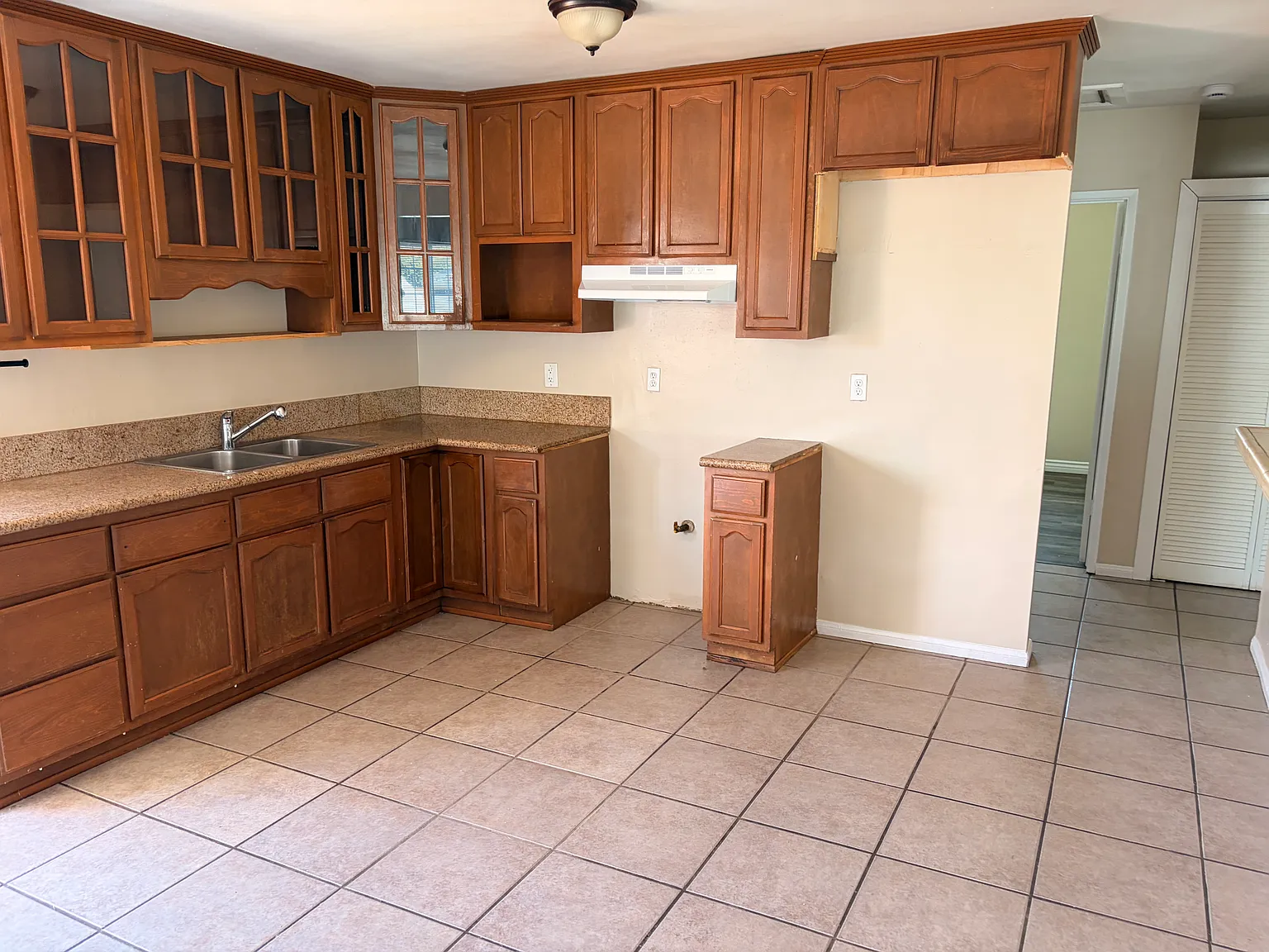 2 bed, 950 sqft, $2,400 — Photo 3