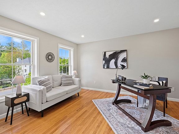 4th image of 28 Bradford Cir