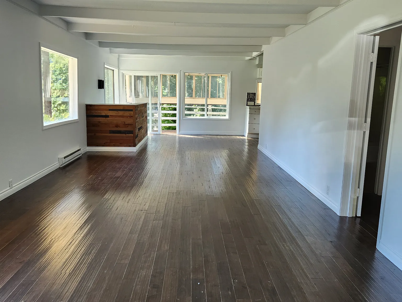 1519 NE Arcadia Dr — Photo 3