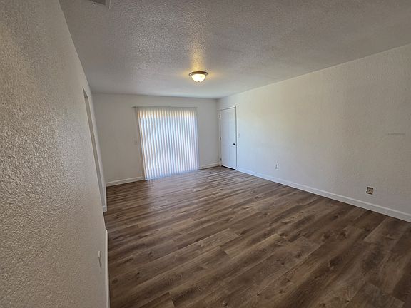 3rd image of 565 Acacia Ave