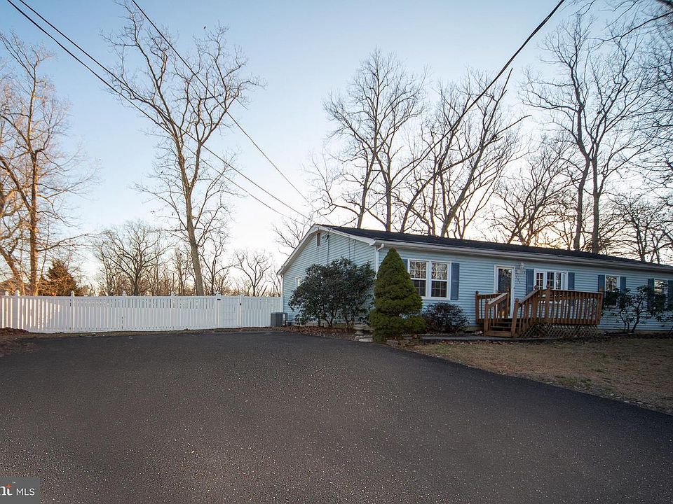 1st image of 131 Phillips Ave