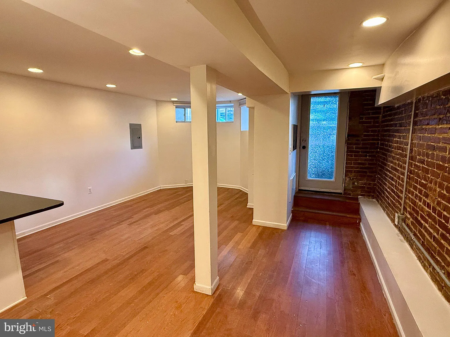 1 bed, 1.0 bath, 692 sqft, $2,100 — Photo 2