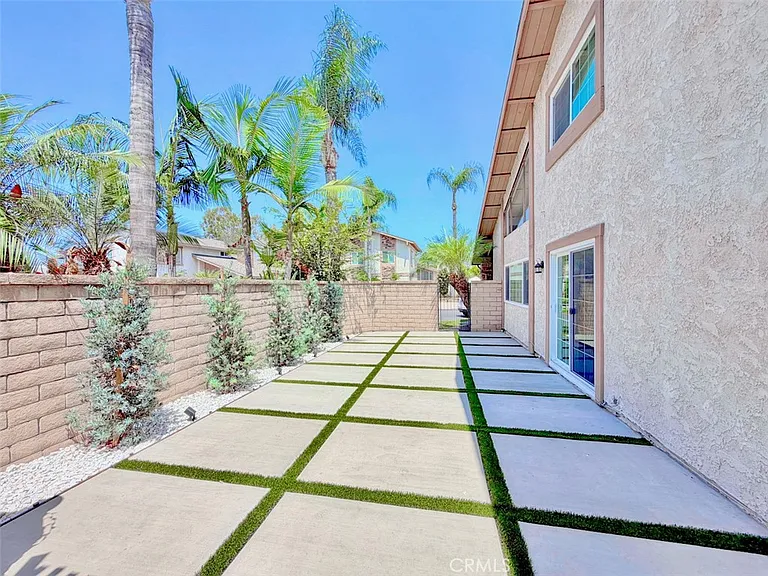 2134 N Pami Cir — Photo 30