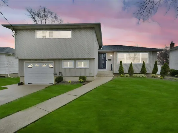 217 Walker Street, Massapequa Park, NY 11762