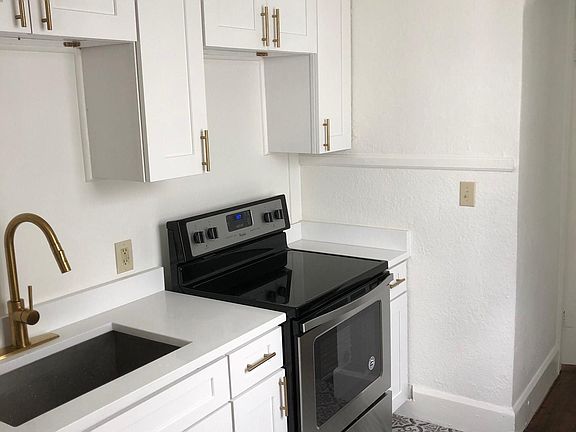 4th image of 2420 Burlington Ave N APT 4