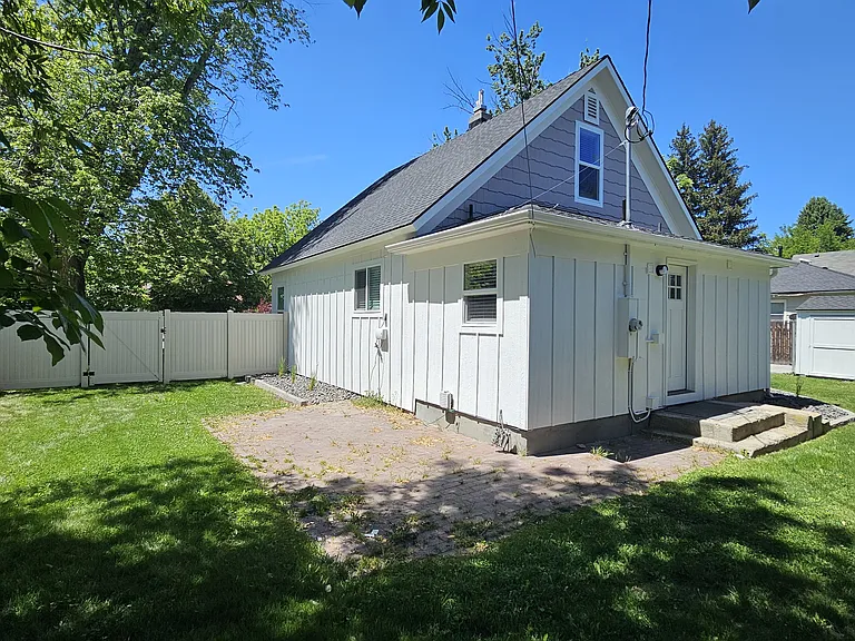 1530 S Vermont Ave — Photo 4