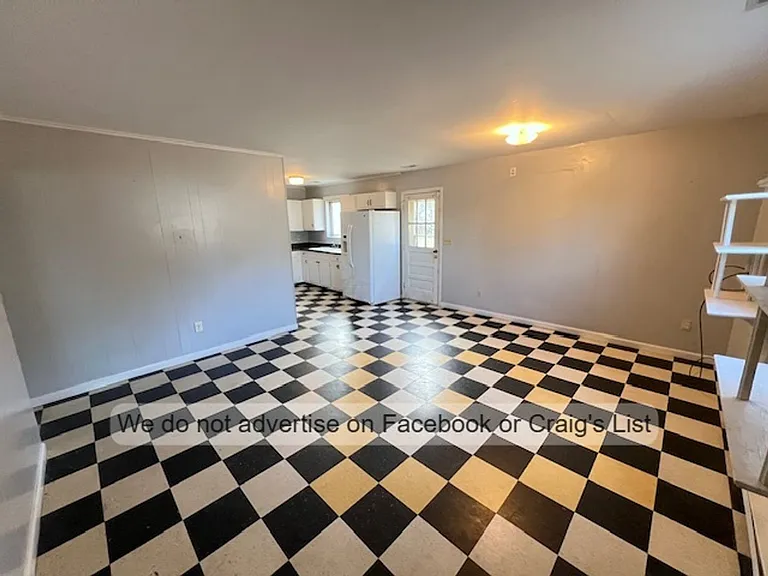 650 Walker St — Photo 3