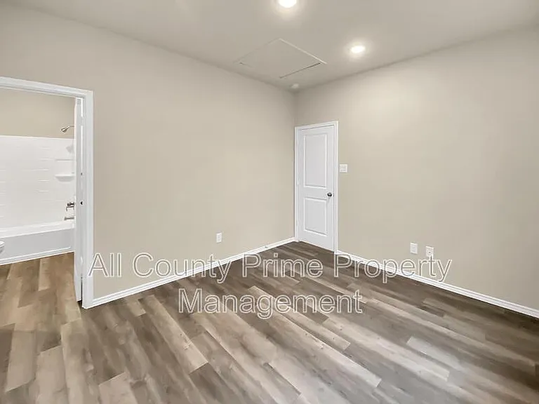 11593 Persimmon St — Photo 15