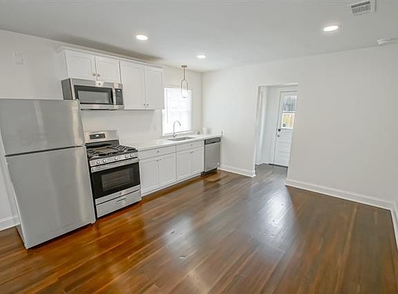 3rd image of 610 Pink St