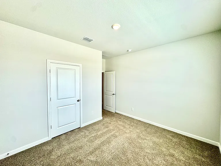 4308 Cornelia St — Photo 14