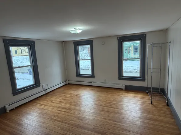 29 Brook St #2, Brattleboro, VT 05301