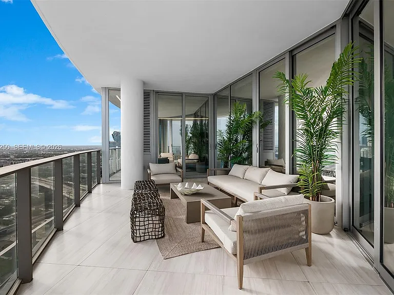 851 NE 1st Ave #Penthouse 4912 — Photo 18