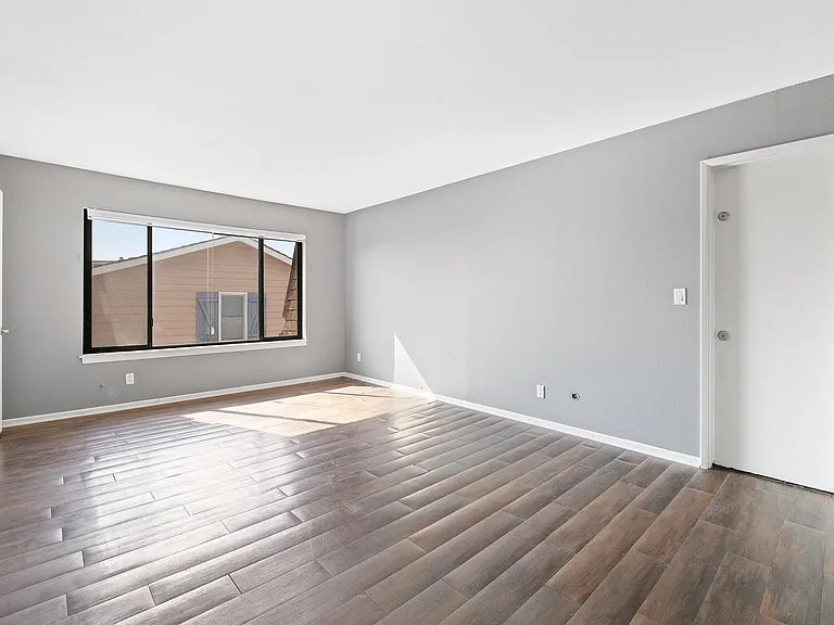 6301 Seashore Dr — Photo 11