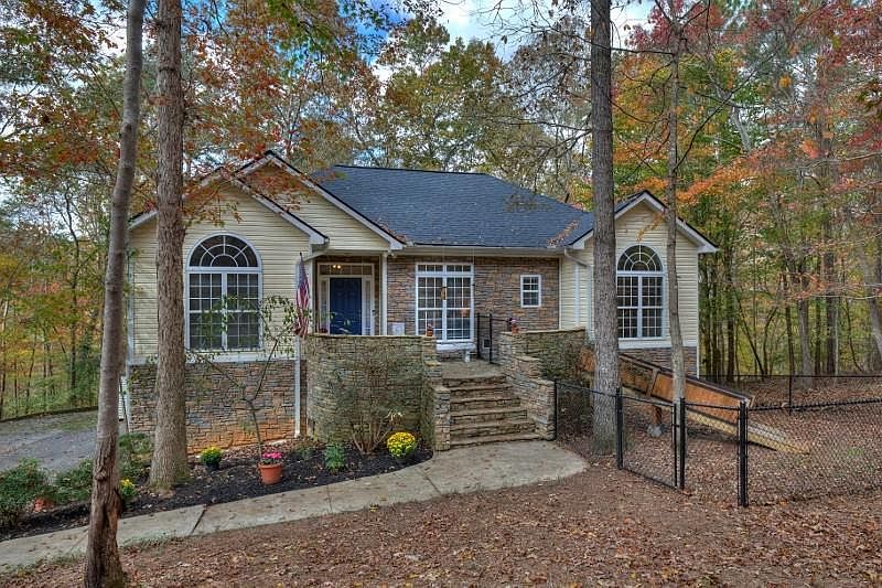 1st image of 21 Royal Lake Dr