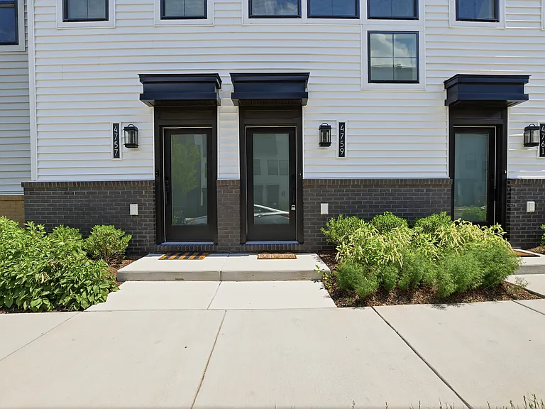 4759 Sully Point Ln — Photo 2