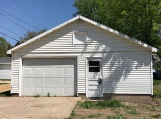 3012 N 2nd St, Clinton, IA 52732