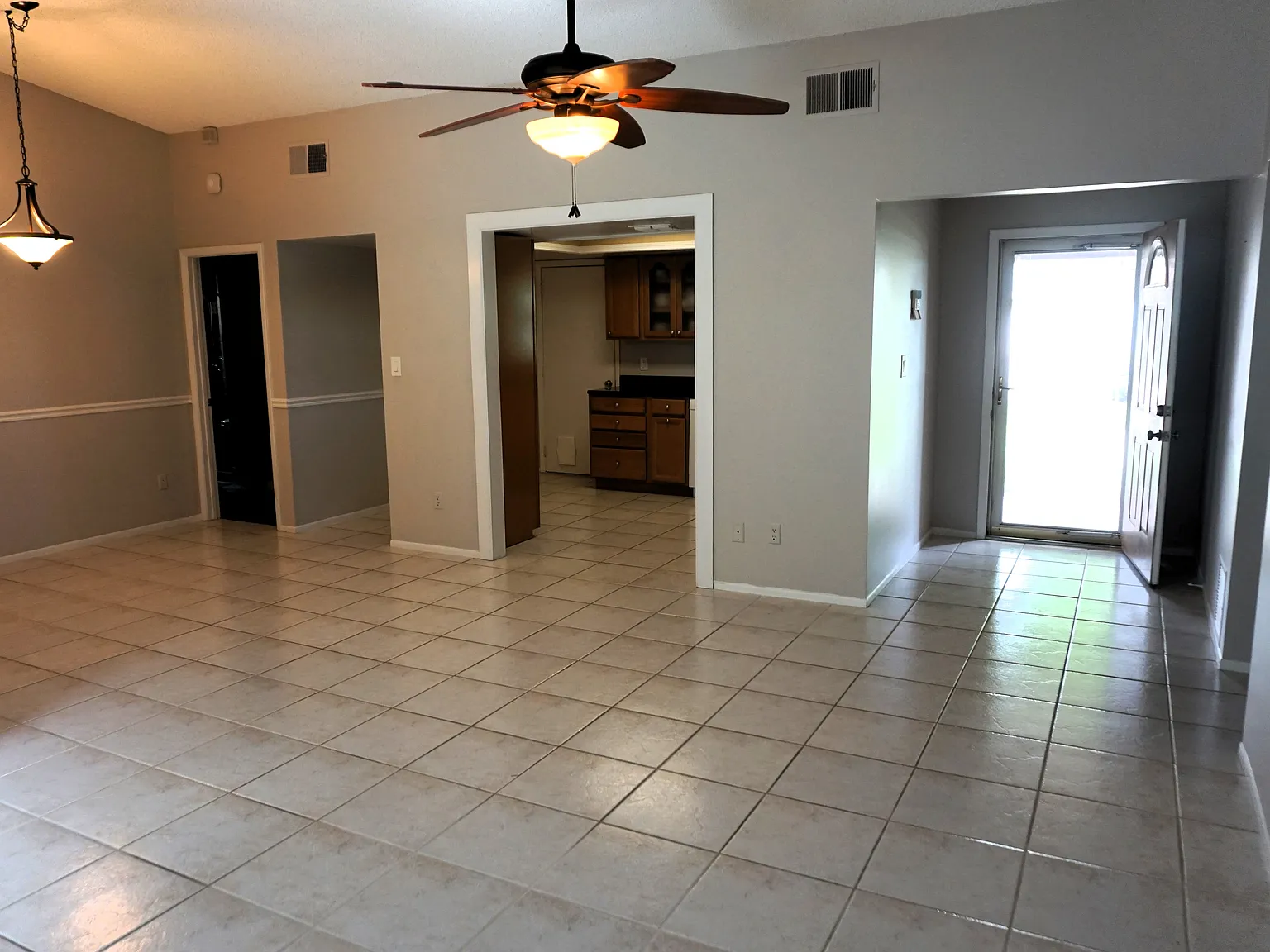 10603 Leafy Way — Photo 4