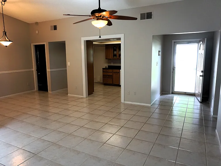 10603 Leafy Way — Photo 4