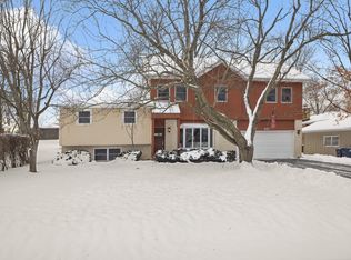 301 68th St, Darien, IL 60561