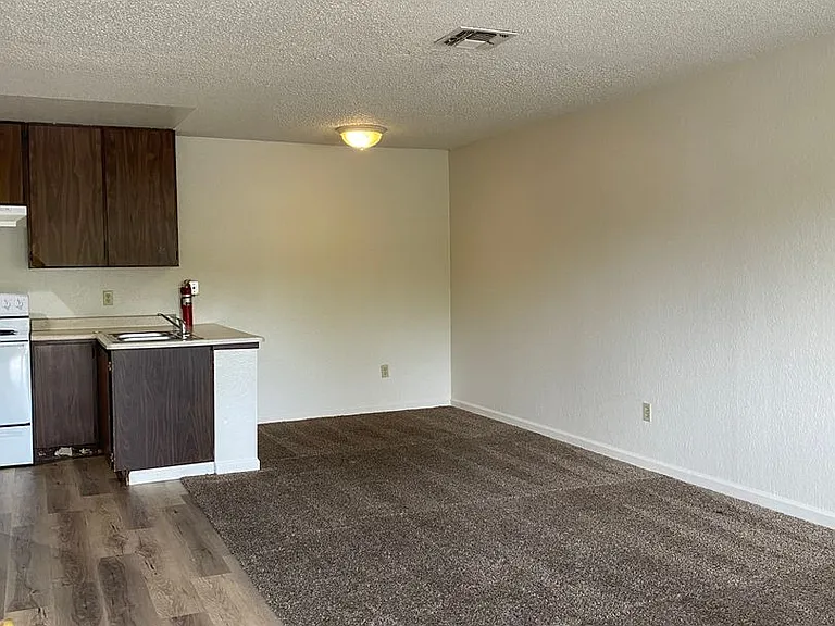4210 Main St — Photo 2