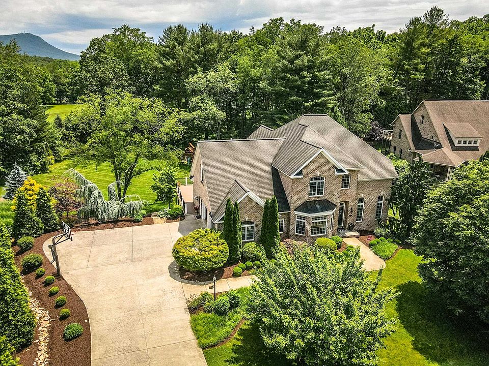 1st image of 3460 Lake Pointe Dr