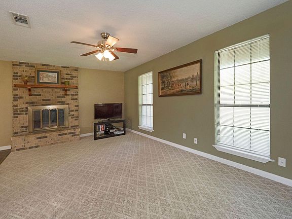 2nd image of 160 Sunny Lee Ln