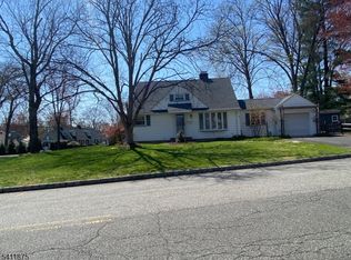 1314 Wood Valley Rd, Mountainside, NJ 07092