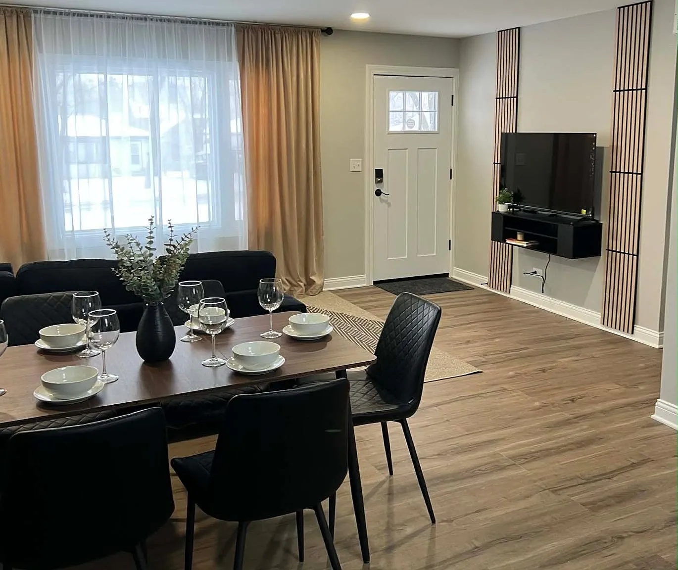 3 bed, 960 sqft, $5,999 — Photo 2