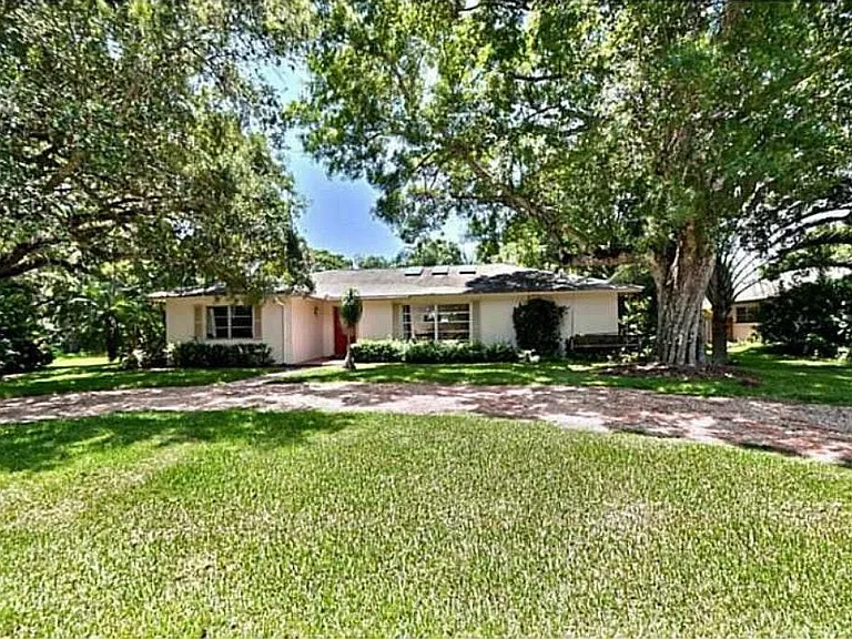 2736 Whippoorwill Ln — Photo 1