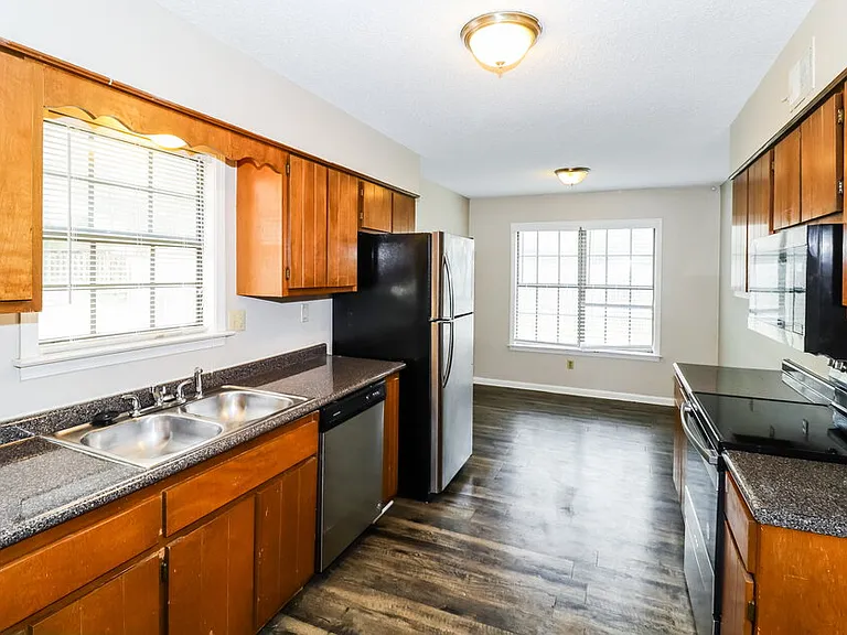 423 Cairn Cv — Photo 8
