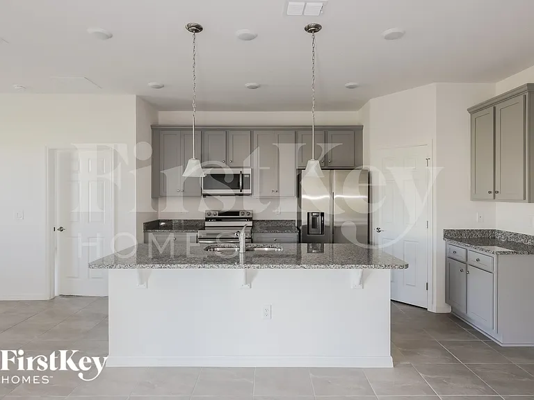 414 Reina Way — Photo 7