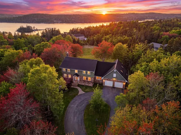 18 Mahar Dr, Shad Bay, NS B3T 2B6