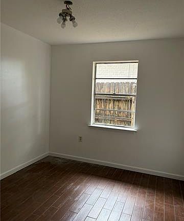 5th image of 528 E Temple Pl