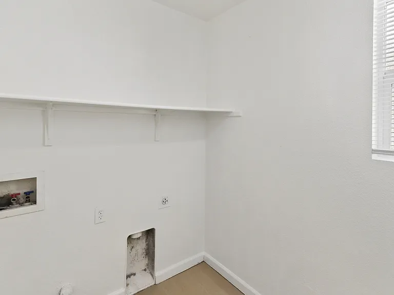 8897 Robbins Rd — Photo 10
