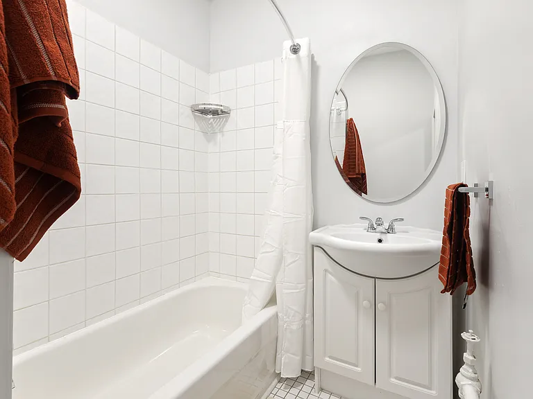 360 Friel St — Photo 22