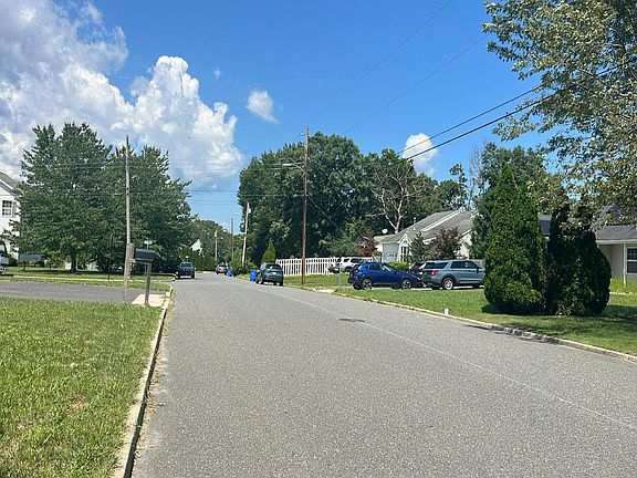 4th image of 252 Float Ave