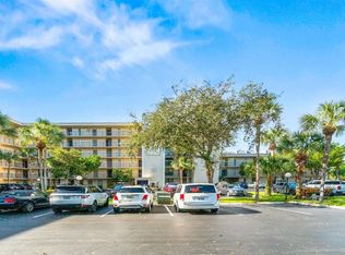 15 Royal Palm Way #6040, Boca Raton, FL 33432