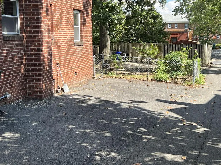 933 N Cleveland St — Photo 11