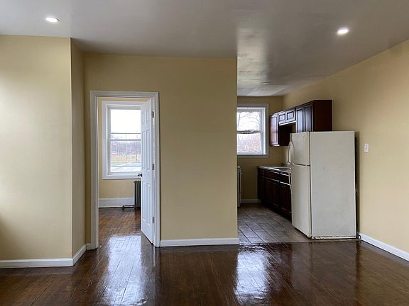 3rd image of 2500 Hurlbut St #29