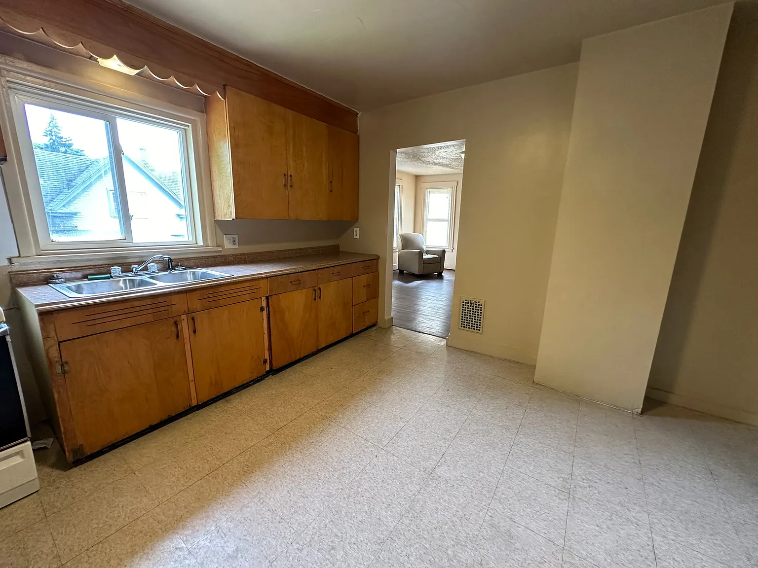 2 bed, 1000 sqft, $950 — Photo 2
