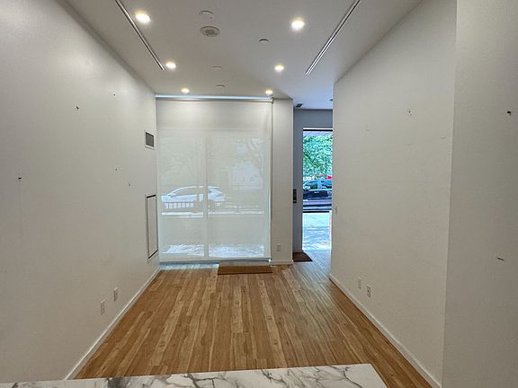 3rd image of 75 Saint Nicholas St #Townhouse 1