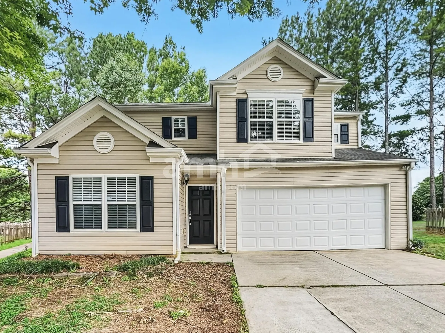 4 bed, 2.5 bath, 2136 sqft, $2,370 — Photo 1
