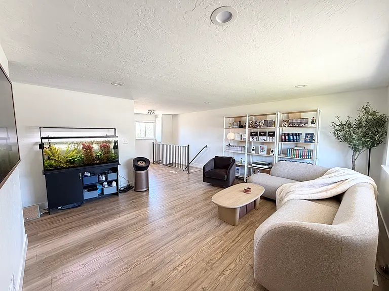 9970 S Poppy Ln E — Photo 2